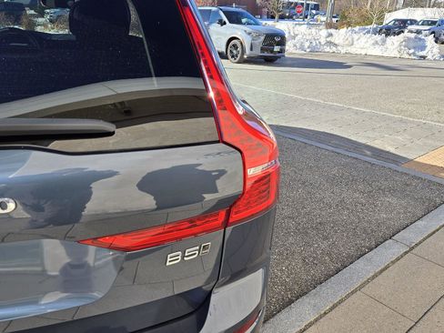 Used 2024 Volvo XC60 B5 Plus image 12