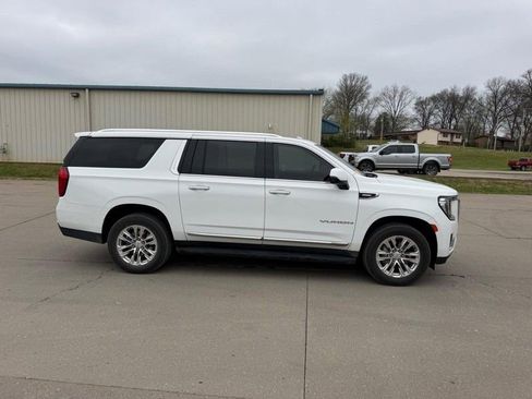 Used 2023 GMC Yukon XL SLT w/ SLT Premium Package AWD/4WD image 2