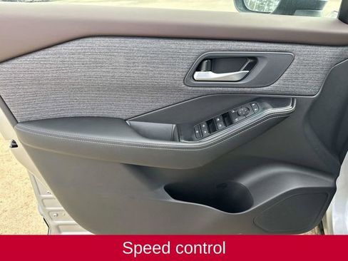 Certified 2023 Nissan Rogue SV image 24