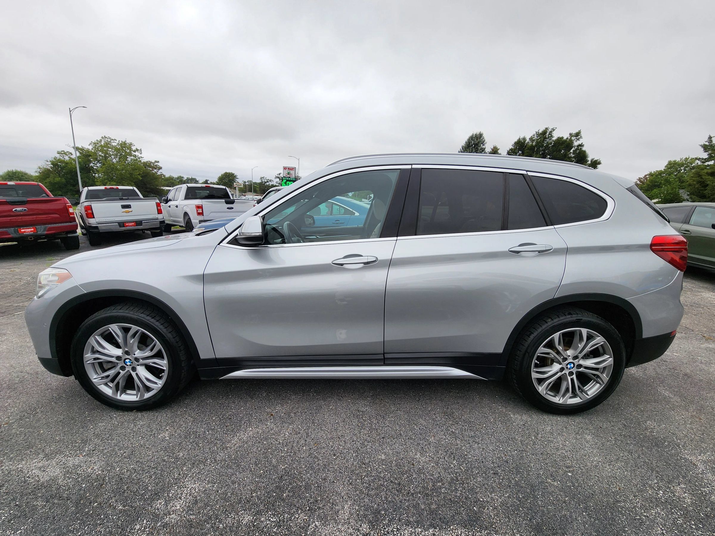 Used 2017 BMW X1 xDrive28i AWD/4WD image 4