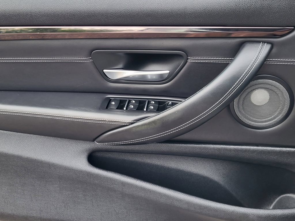 Used 2020 BMW M4 Convertible RWD image 14