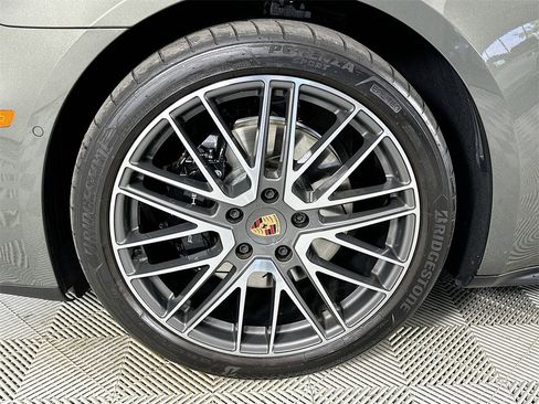 Used 2025 Porsche Panamera 4 image 33