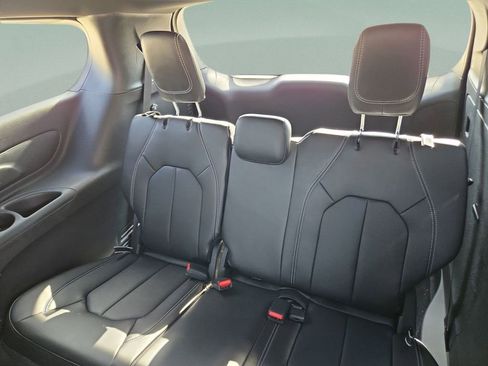 New 2026 Chrysler Pacifica Select image 17