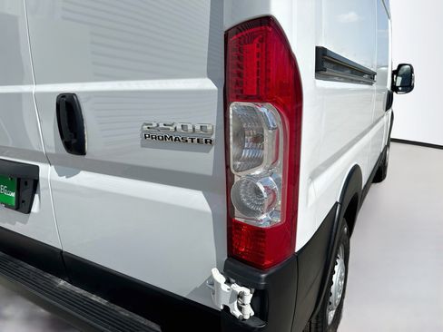 Used 2025 RAM ProMaster 2500 w/ Convenience Group FWD image 29