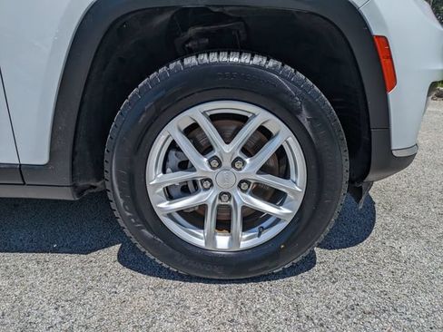 Used 2023 Jeep Grand Cherokee L Laredo RWD image 11