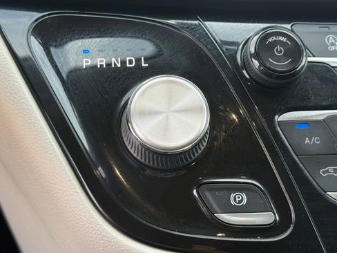 Used 2022 Chrysler Voyager LX image 21