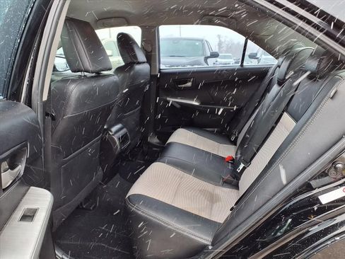 Used 2014 Toyota Camry L image 9