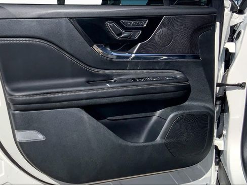 Certified 2025 Lincoln Corsair AWD w/ Equipment Group 101A image 22