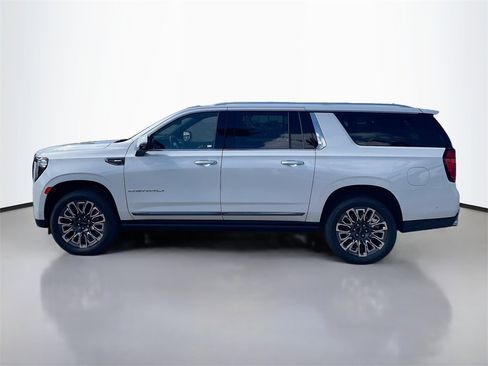 Used 2023 GMC Yukon XL Denali Ultimate image 4