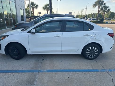 Used 2023 Kia Rio S image 3