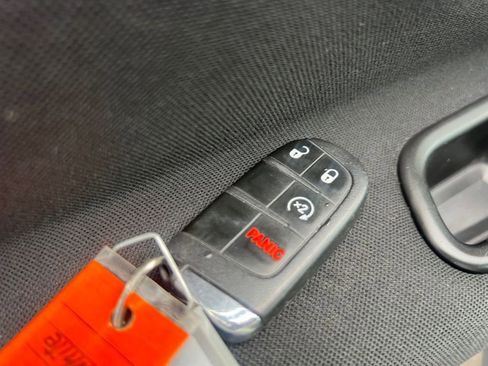 Used 2020 Jeep Renegade Latitude w/ Cold Weather Group image 39
