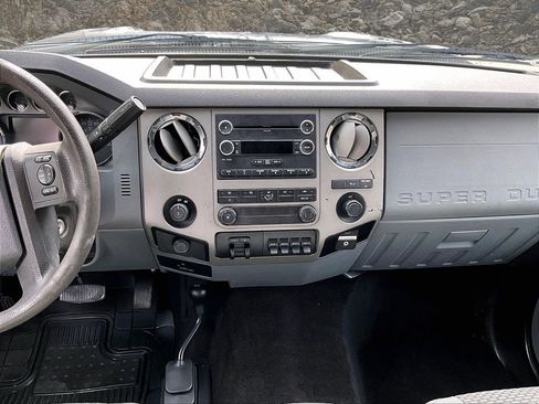 Used 2016 Ford F250 XLT w/ XLT Premium Package image 6