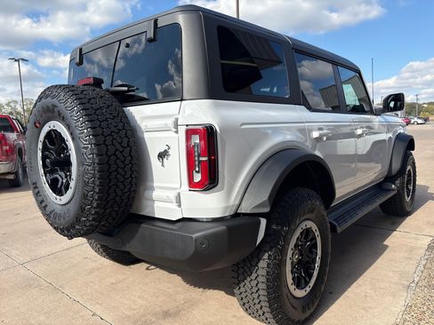 New 2025 Ford Bronco Outer Banks w/ Sasquatch Package image 8