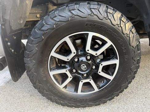 Used 2017 Toyota Tundra SR5 image 11