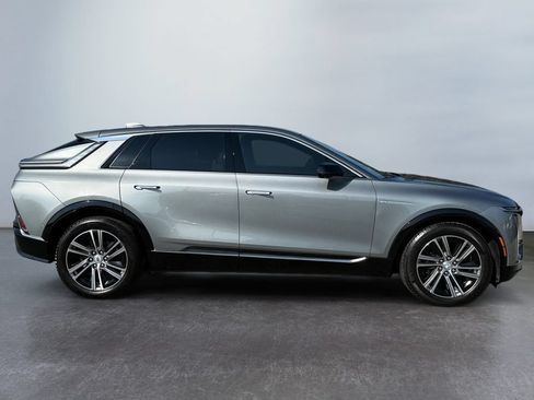 Used 2024 Cadillac Lyriq Luxury RWD image 2