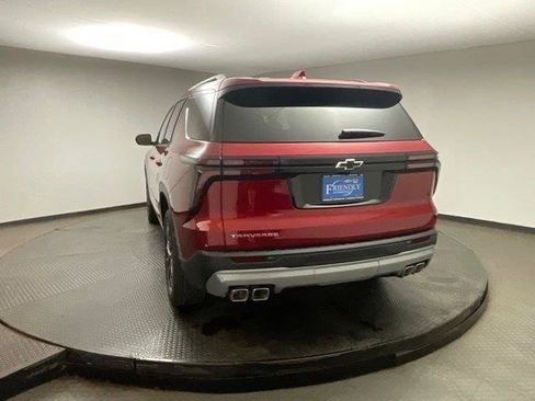 New 2026 Chevrolet Traverse LT w/ Sun and Wheel Package FWD image 5