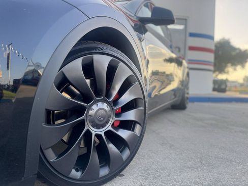 Used 2022 Tesla Model Y Performance AWD/4WD image 5