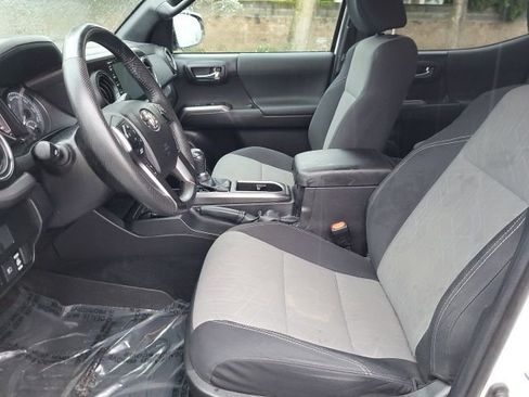 Used 2021 Toyota Tacoma TRD Off-Road w/ Technology Package image 11