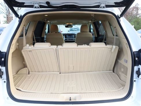 Used 2018 Toyota Highlander XLE AWD/4WD image 7