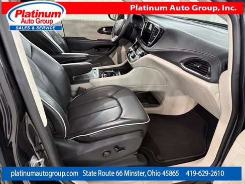 Used 2023 Chrysler Pacifica Limited FWD image 40