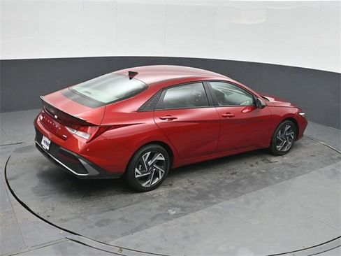 Used 2025 Hyundai Elantra SEL image 31