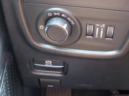 Used 2024 Jeep Grand Cherokee Laredo X AWD/4WD image 18