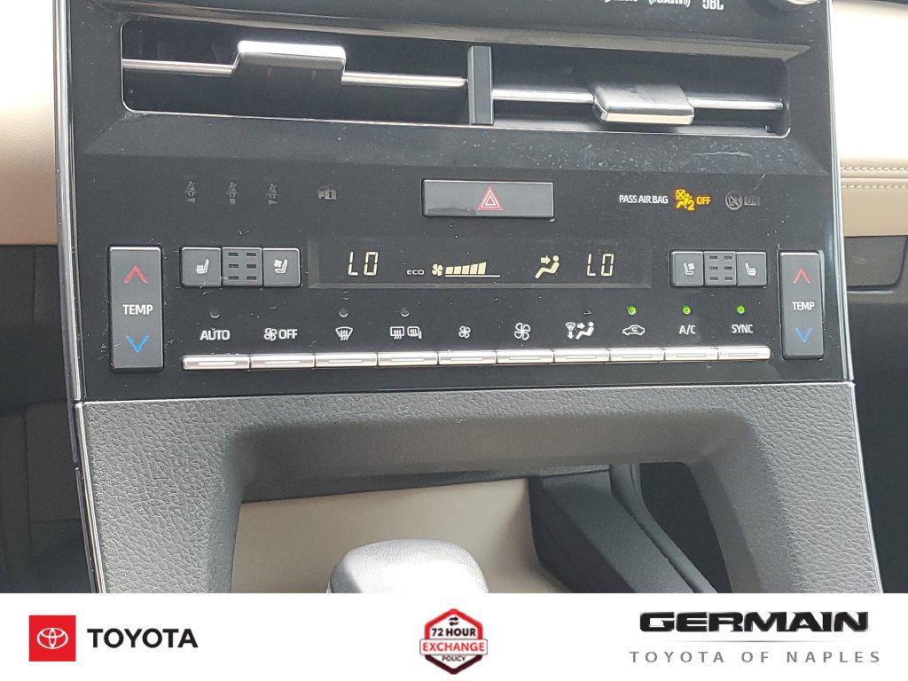 Used 2020 Toyota Avalon Limited FWD image 31