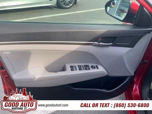 Used 2017 Hyundai Elantra SE w/ Cargo Package FWD image 9