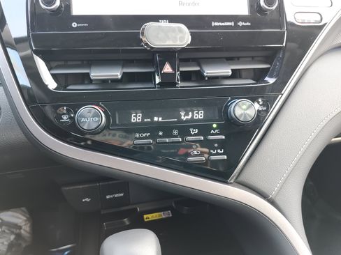 Used 2024 Toyota Camry XSE w/ Navigation Package FWD image 34