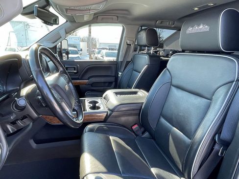 Used 2019 Chevrolet Silverado 2500 High Country w/ Duramax Plus Package image 19