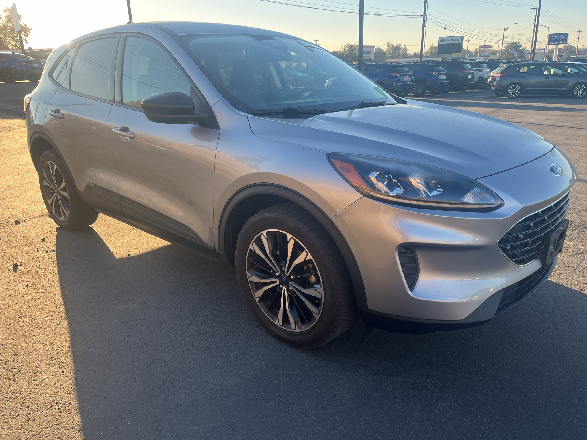 Used 2021 Ford Escape SE w/ SE Sport Appearance Package AWD/4WD image 3