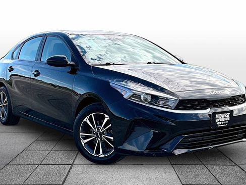 Used 2024 Kia Forte LXS FWD image 2