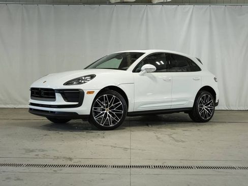 New 2025 Porsche Macan image 1