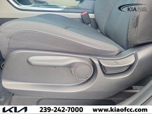 Certified 2023 Kia Carnival LX FWD image 26