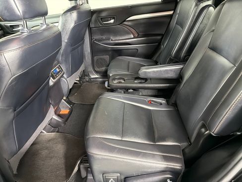 Used 2019 Toyota Highlander XLE image 20