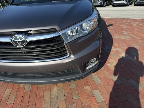 Used 2015 Toyota Highlander Limited w/ Driver Technology Package AWD/4WD image 24