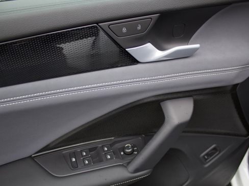 New 2026 Volkswagen Tiguan SE AWD/4WD image 9