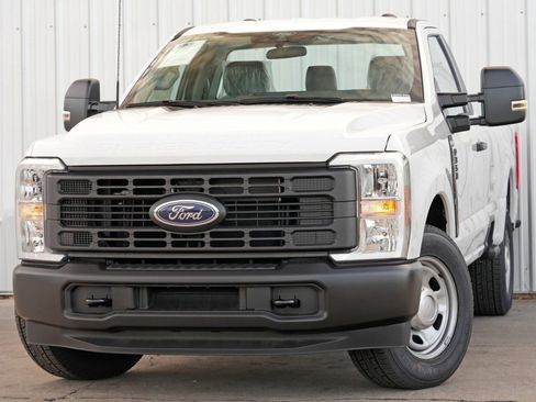 Used 2025 Ford F350 XL w/ XL Driver Assist Package image 3