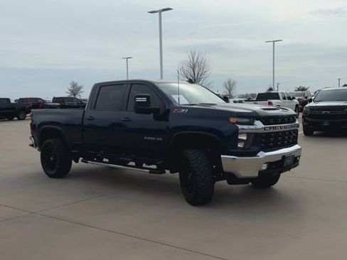 Used 2022 Chevrolet Silverado 2500 LT w/ Convenience Package image 2