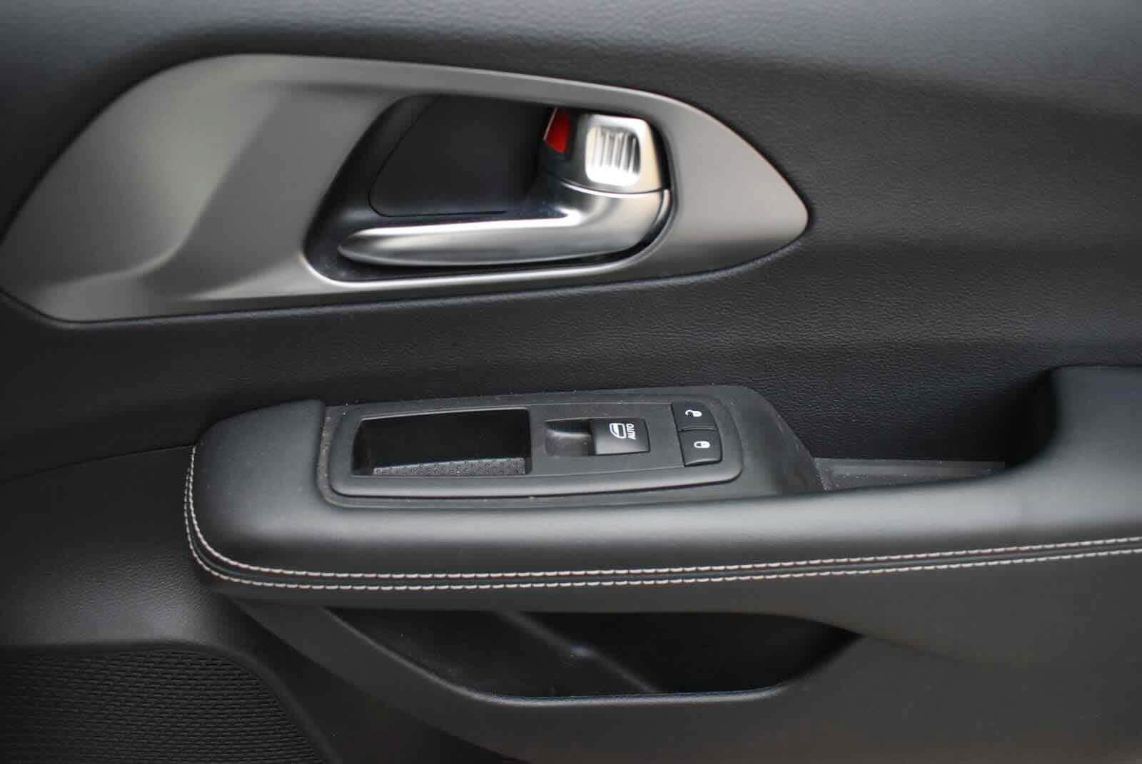 Used 2025 Chrysler Pacifica Select FWD image 45