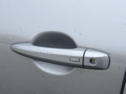 Certified 2022 Nissan Rogue SV image 30