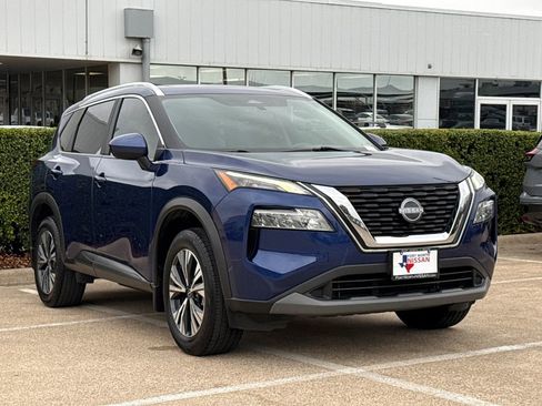 Used 2023 Nissan Rogue SV w/ SV Premium B Package image 2