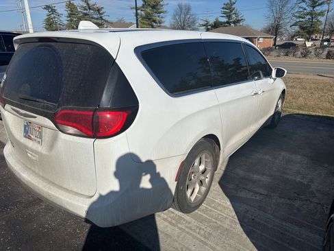 Used 2019 Chrysler Pacifica Touring Plus w/ Tire & Wheel Group image 2