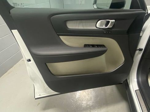 Used 2026 Volvo XC40 B5 Plus AWD/4WD image 7
