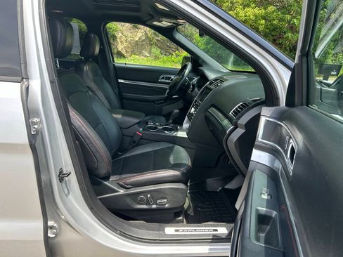 Used 2018 Ford Explorer Sport w/ Ford Safe & Smart Package AWD/4WD image 33