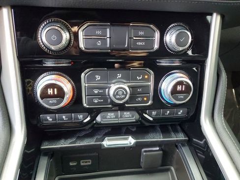 Used 2021 GMC Yukon XL Denali w/ Denali Premium Package image 22