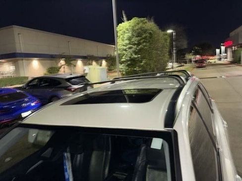 Used 2019 Toyota Highlander XLE image 4