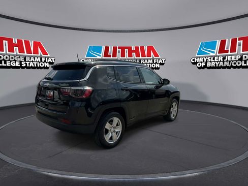 Used 2022 Jeep Compass Latitude FWD image 8