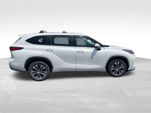 Used 2021 Toyota Highlander XLE FWD image 8