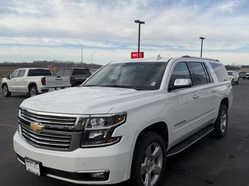 Used 2019 Chevrolet Suburban Premier image 4